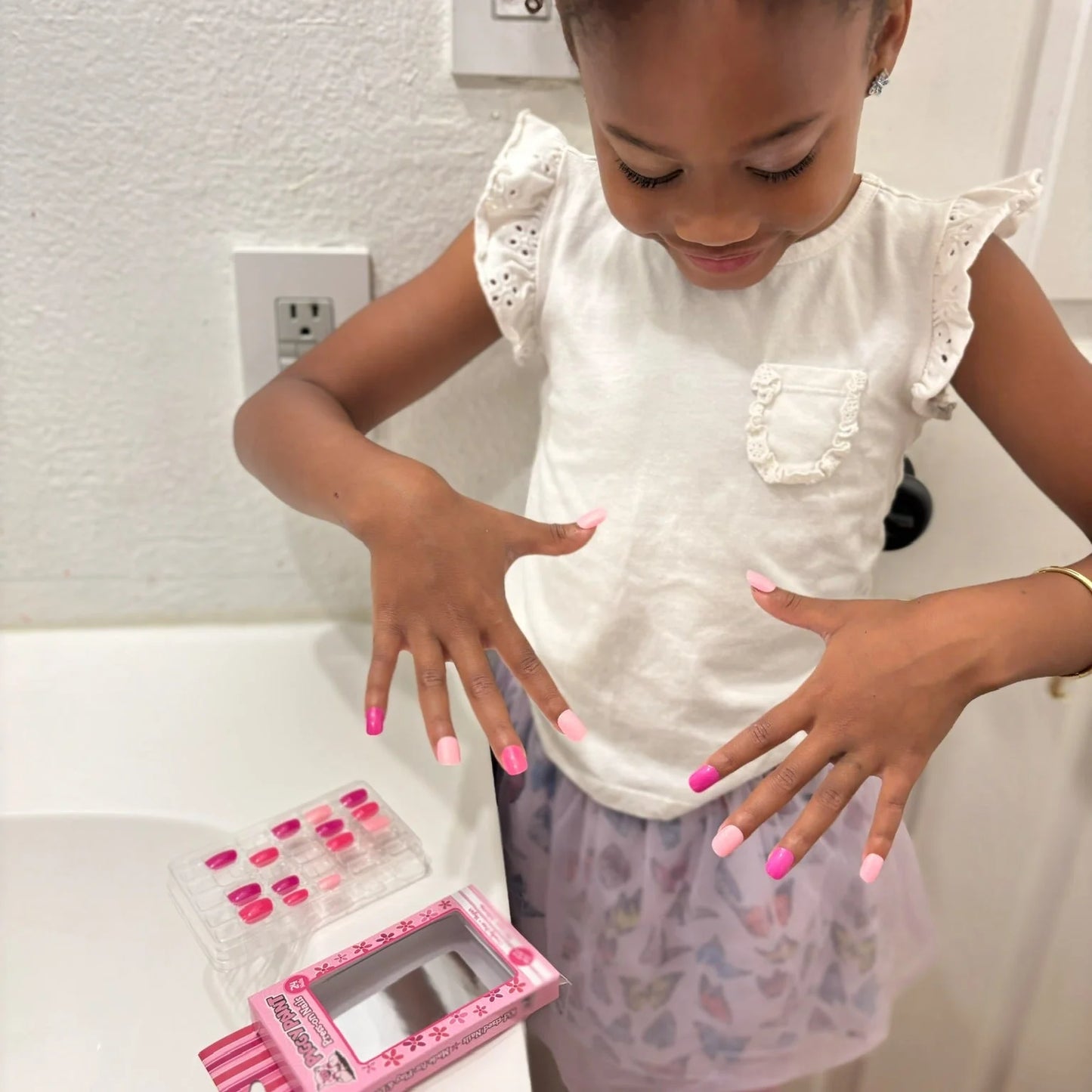 Pretty in Pink Piggy Press-on Nails